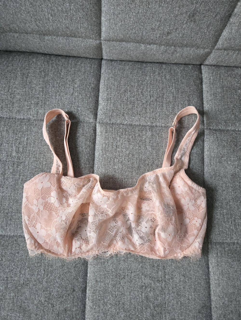 Victoria's Secret | Lace Floral Bra Size 32DD Peachy Pink Color